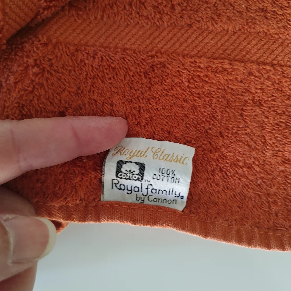 VTG Royal Classic Royal Family By Cannon Hand Towels Set Of Two Orange 80s USA